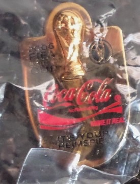 4842-2 € 2,50 coca cola pin 2006 Fifa world cup.jpeg